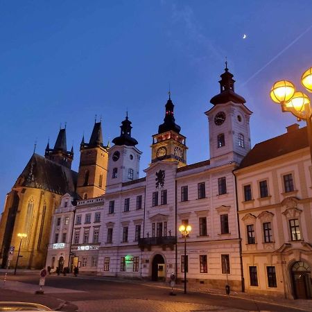 Luxusni Studio Na Velkem Namesti, Wi-Fi, Netflix Hradec Králové エクステリア 写真