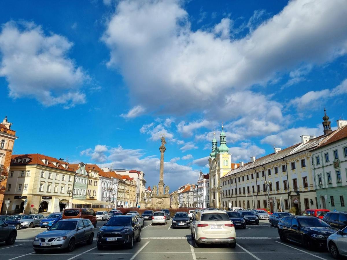 Luxusni Studio Na Velkem Namesti, Wi-Fi, Netflix Hradec Králové エクステリア 写真