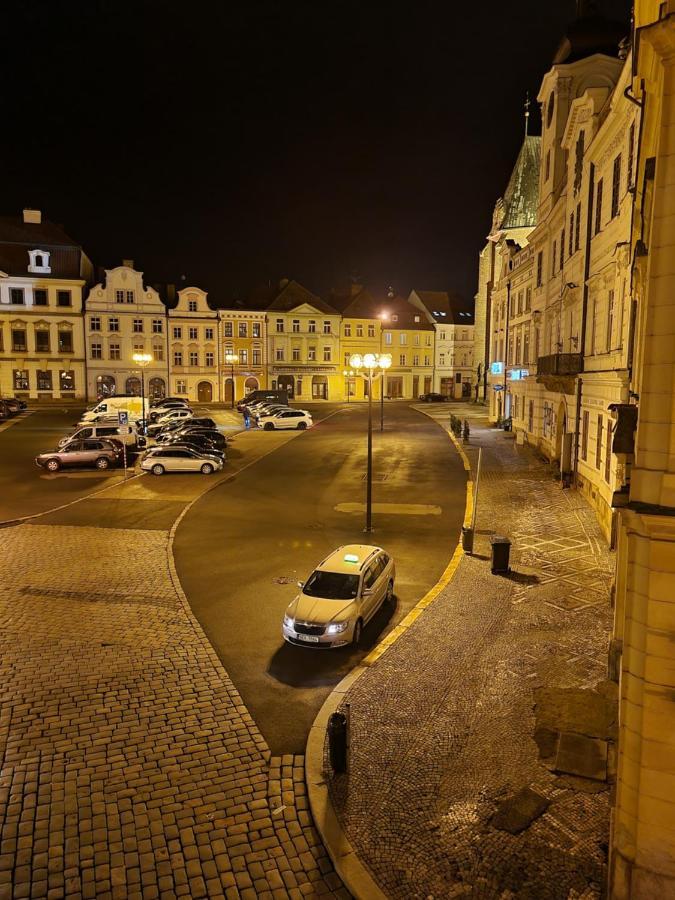 Luxusni Studio Na Velkem Namesti, Wi-Fi, Netflix Hradec Králové エクステリア 写真