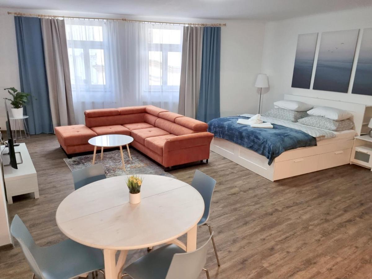 Luxusni Studio Na Velkem Namesti, Wi-Fi, Netflix Hradec Králové エクステリア 写真