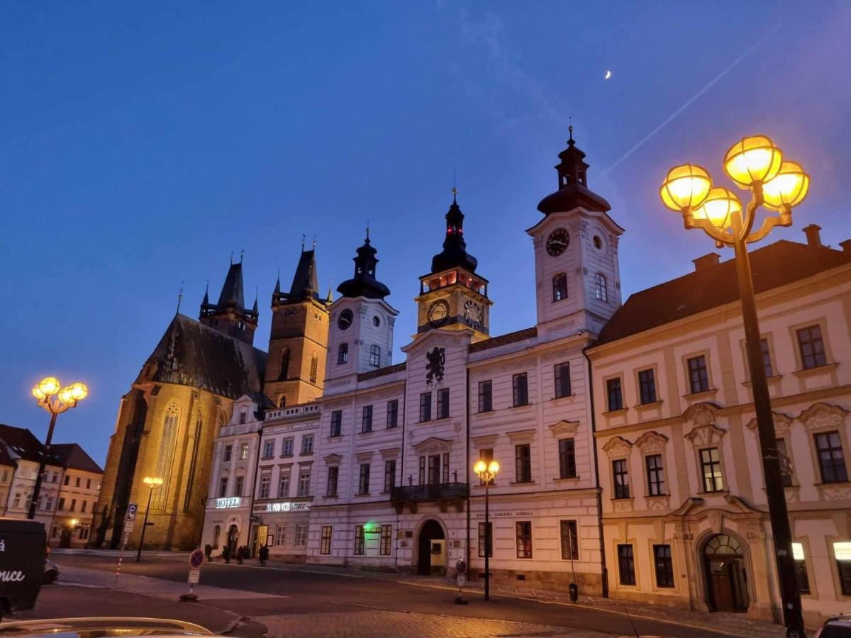 Luxusni Studio Na Velkem Namesti, Wi-Fi, Netflix Hradec Králové エクステリア 写真